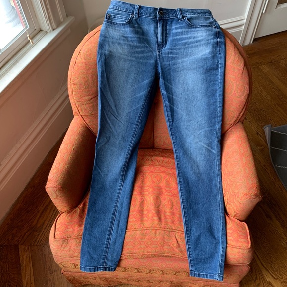 JLo jeans - Picture 2 of 2